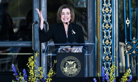 "Queen of Stonks" - tak gra Nancy Pelosi. Jedna prosta transakcja i 1 mln dolarów na plusie